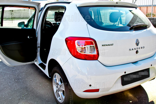 Накладки на внутренние пороги дверей Renault Sandero 2014-н.в. Накладки на внутренние пороги дверей Renault Sandero 2014-н.в.